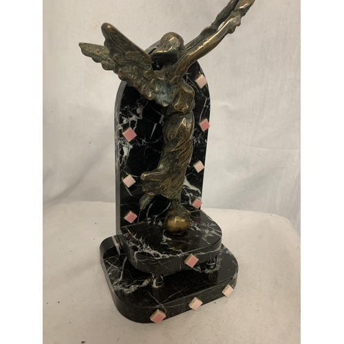 225 - A BRASS ANGEL FIGURINE ON A DECORATIVE MARBLE BASE H:37CM