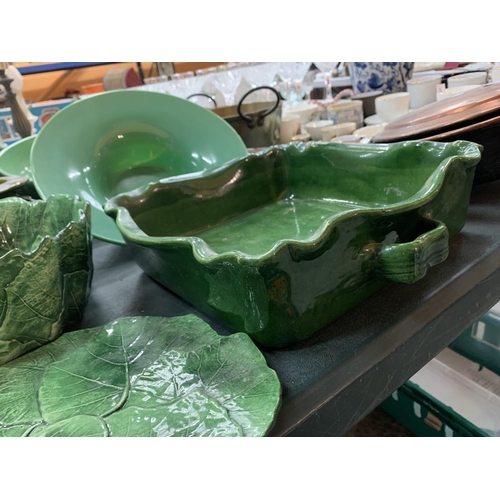 254 - SEVEN ITEMS OF GREEN CERAMIC WARE TO INCLUDE A LARGE SERVING DISH AND A BOWL AND PLATTER IN THE FORM... 