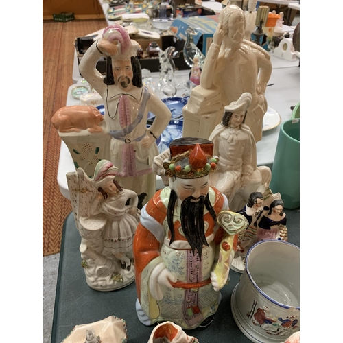 256 - AN ASSORTMENT OF COLLECTABLE CERAMICS, TO INCLUDE SOME FLATBACK FIGURINES