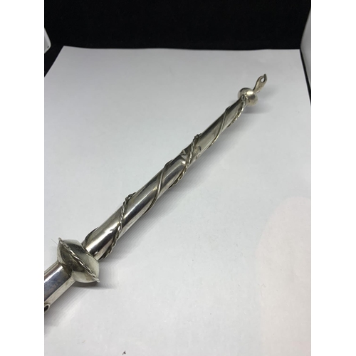 513 - A RUSSIAN SILVER YAD TORAH POINTER