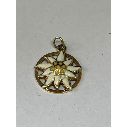 518 - A 14 CARAT GOLD ENAMEL PENDANT