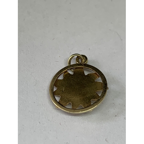 518 - A 14 CARAT GOLD ENAMEL PENDANT