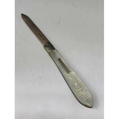 527 - A SILVER FRUIT KNIFE WITH MOTHER OF PEARL HANDLE