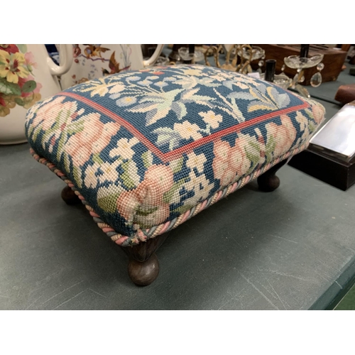 76 - A SMALL VINTAGE FOOTSTOOL WITH MAHOGANY LEGS AND A TAPESTRY TOP 37CM X 25CM X 15CM