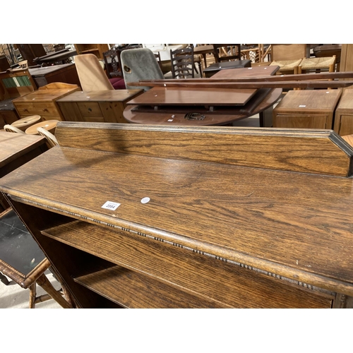 2084 - AN EARLY 20th CENTURY OAK FOUR TIER OPEN BOOKCASE 36