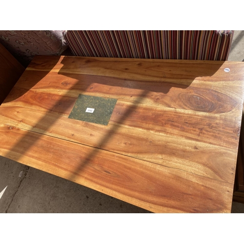 2103 - A MODERN HARDWOOD COFFEE TABLE, 43.5X24