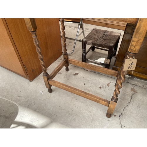 2152 - AN EARLY 20TH CENTURY OAK CENTRE TABLE ON BARLEYTWIST LEGS, 25X16