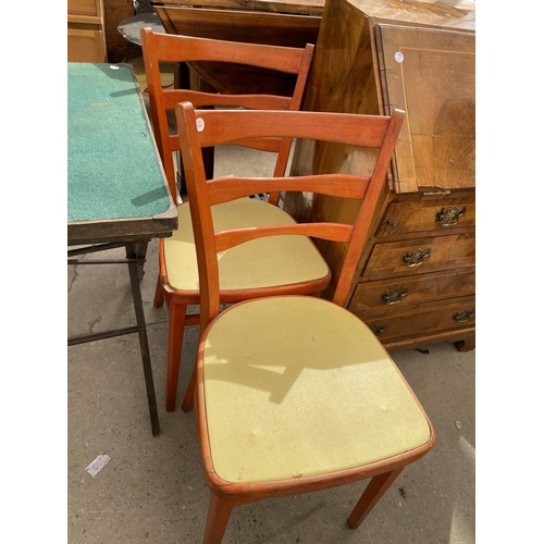 2191 - A PAIR OF 20TH CENTURY KITCHEN CHAIRS AND A FOLDING CARD TABLE