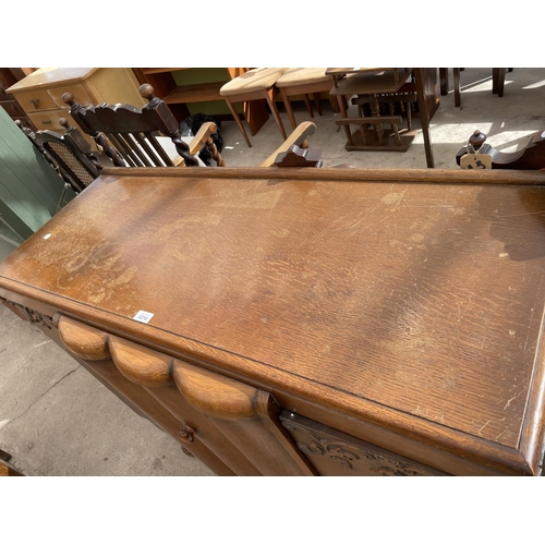 2218 - AN EARLY 20TH CENTURY OAK SIDEBOARD, 48