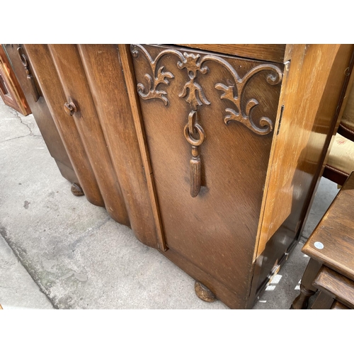 2218 - AN EARLY 20TH CENTURY OAK SIDEBOARD, 48