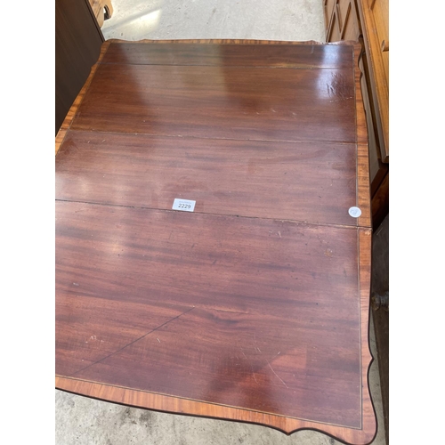 2229 - AN EDWARDIAN MAHOGANY AND INLAID SUTHERLAND TABLE