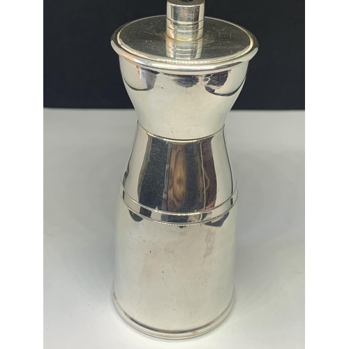 543 - A HALLMARKED LONDON SILVER PEPPER MILL