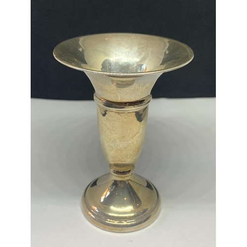 547 - A HALLMARKED BIRMINGHAM 1983 BUD VASE WITH WEIGHTED BASE GROSS WEIGHT 57g