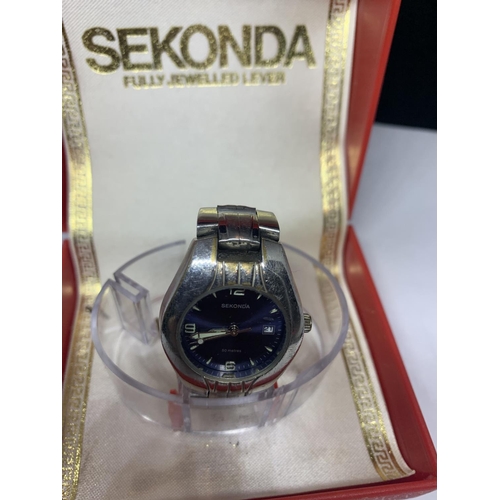 561 - A SEKONDA WRIST WATCH BOXED AND IN WORKING ORDER