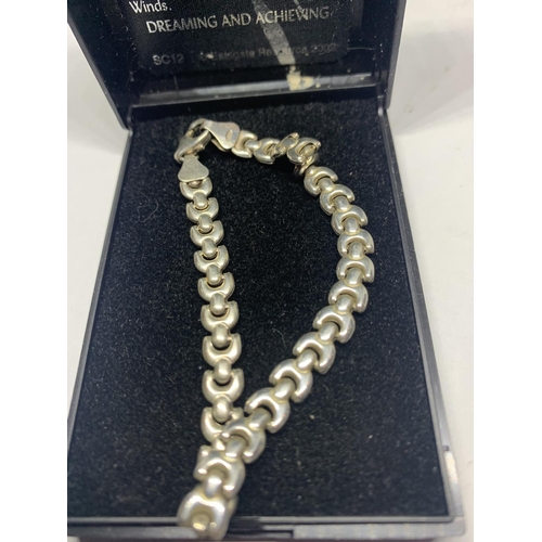 563 - A MARKED SILVER BRACELET WITH PRESENTATION BOX