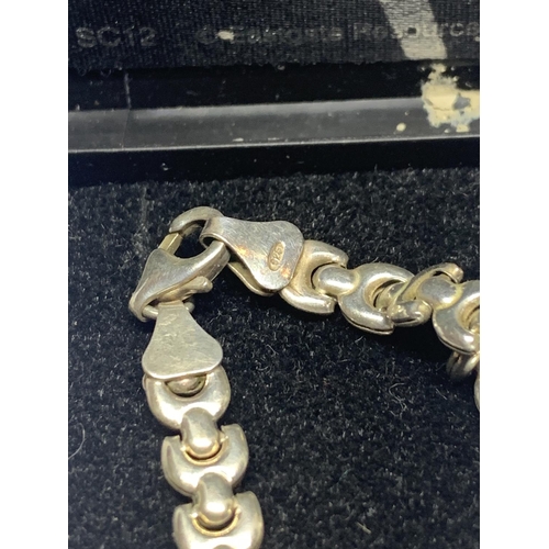 563 - A MARKED SILVER BRACELET WITH PRESENTATION BOX