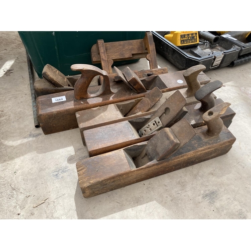 1669 - A COLLECTION OF VINTAGE WOOD PLANES