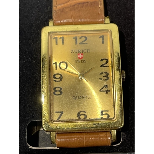 618 - A GENTLEMANS FASHION WRIST WATCH