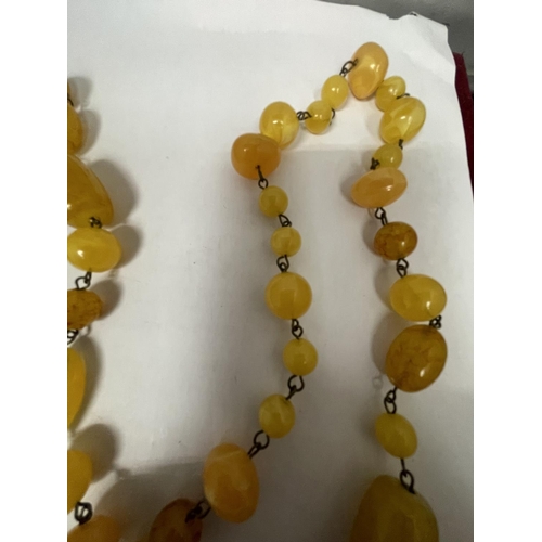 631 - AN AMBER BUTTERSCOTCH BEAD NECKLACE