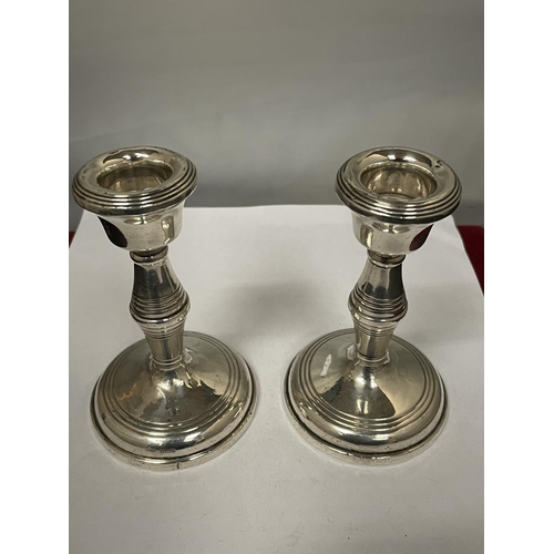 786 - A PAIR OF HALLMARKED BIRMINGHAM CANDLESTICKS WITH WEIGHTED BASES