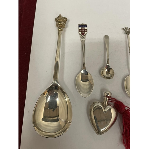 790 - VARIOUS HALLMARKED SILVER ITEMS TO INCLUDE HALL;MARKED BIRMINGHAM HANDLED BUTTON HOOK AND SHOE HORN