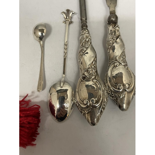 790 - VARIOUS HALLMARKED SILVER ITEMS TO INCLUDE HALL;MARKED BIRMINGHAM HANDLED BUTTON HOOK AND SHOE HORN