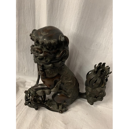 26A - AN ORIENTAL BRONZE LION FOO DOG INCENSE BURNER H:26CM