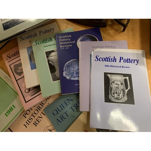 336 - A LARGE QUANTITY OF BOOKS RELATED TO POTTERY AND CERAMIC WARE