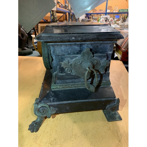 340 - A LATE 19TH CENTURY SLATE MANTEL CLOCK