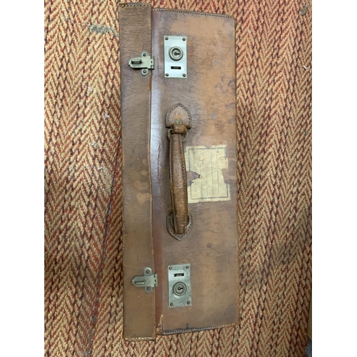 389 - A VINTAGE LEATHER SUITCASE