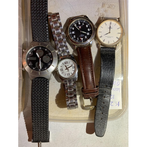 422 - TWELVE ASSORTED WRISTWATCHES