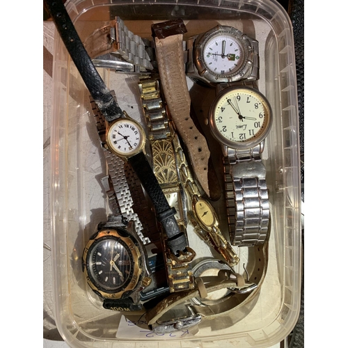 422 - TWELVE ASSORTED WRISTWATCHES