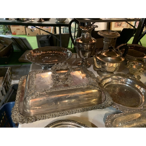 446 - A LARGE COLLECTION OF SILVER PLATE ITEMS TO INCLUDE A COMPORT, COFFEE JUG ETC AND TO ALSO INCLUDE FO... 