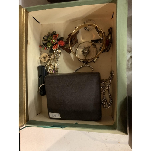 480 - AN ASSORTMENT OF VINTAGE COSTUME JEWELLERY TO INCLUDE A 'DOESKIN DECKLE' BOX