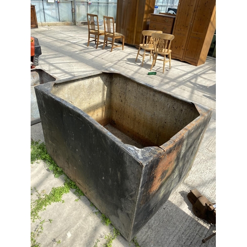 1682 - A LARGE GALVANISED TROUGH (H:80CM W:122CM D:90CM)