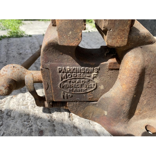 1683 - A VINTAGE PARKINSONS BENCH VICE