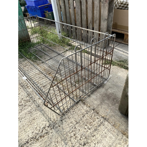 1702 - A LARGE MESH WALL SHELVING RACK (H:43CM W:127CM D:67CM)