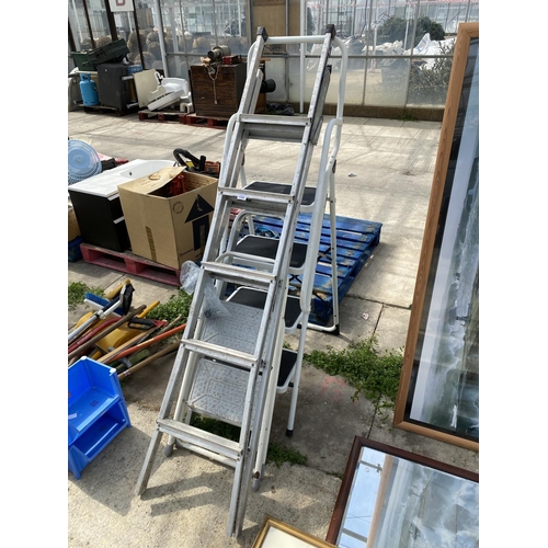 1708 - A GROUP OF FOUR LADDERS TO INCLUDE A BLACK AND DECKER 3 IN 1 LADDER, A WHITE TUBULAR METAL FOUR RUNG... 