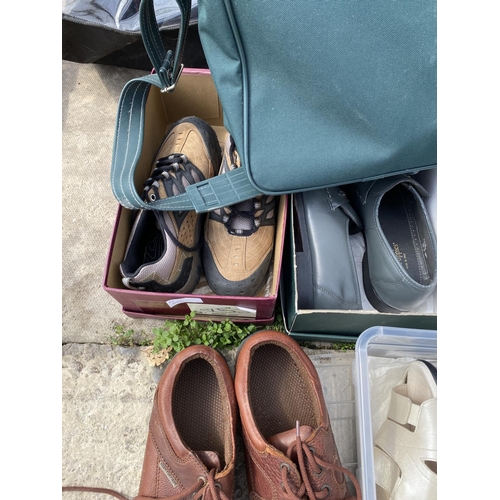 1712 - AN ASSORTMENT OF BAGS AND SHOES