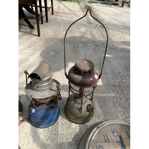 1745 - AN ASSORTMENT OF VINTAGE ITEMS TO INCLUDE A SMITHS CLOCK, TWO TILLEY LAMPS AND A TREEN BOX ETC