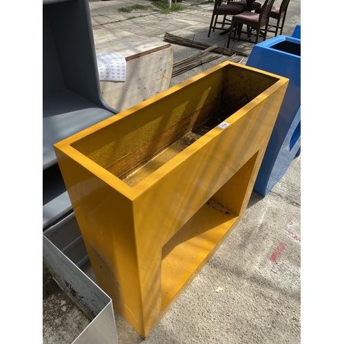 1749 - A DECORATIVE SQUARE TROUGH FIBRE GLASS PLANTER WITH LOWER SHELF (H:90CM W:90CM)