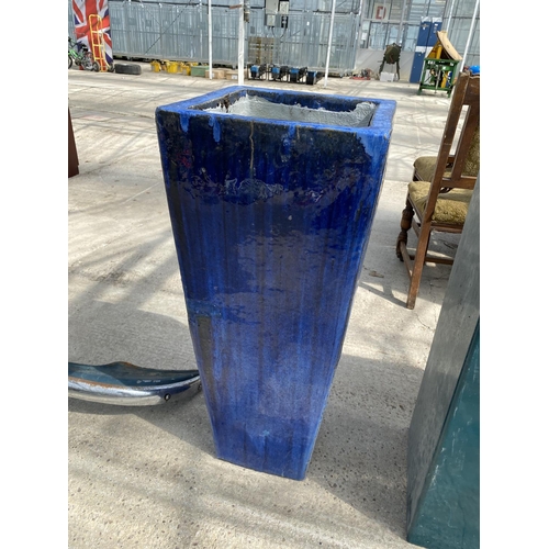 1752 - A TALL EXTREMELY HEAVY BLUE CERAMIC PLANTER (H:89CM)