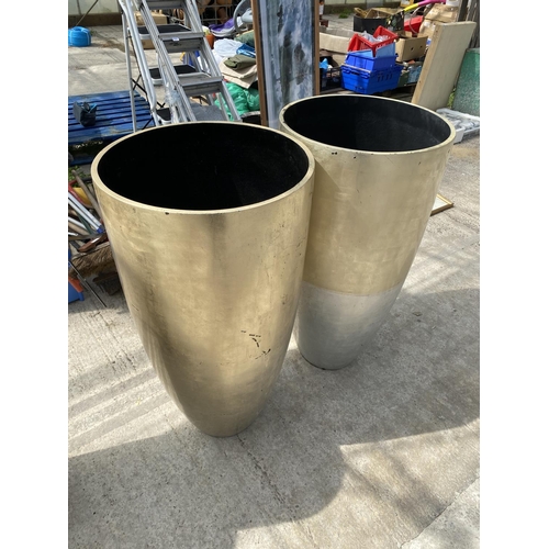 1758 - A PAIR OF LARGE TALL DECORATIVE GILT FIBRE GLASS PLANTERS (H:100CM)