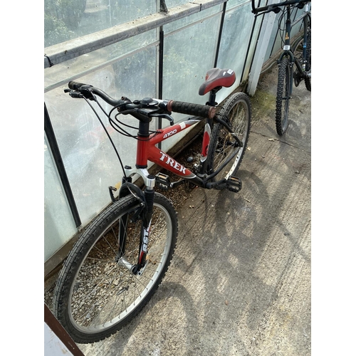 1766 - A TREK ALPHA 4100 GENTS MOIUNTAIN BIKE WITH FRONT SUSPENSION AND 18 SPEED SHIMANO GEAR SYSTEM