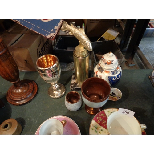 808 - AN ASSORTMENT OF VARIOUS CERAMIC ITEMS