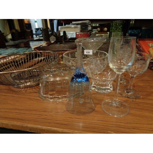 836 - AN ASSORTMENT OF GLASS ITEMS TO ALSO INCLUDE A SILVER PLATE COMPORT AND DECORATIVE FRUIT BOWL