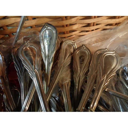 840A - A WICKER BASKET CONTAINING A LARGE QUANTITY OF VARIOUS SILVER PLATED FLATWARE