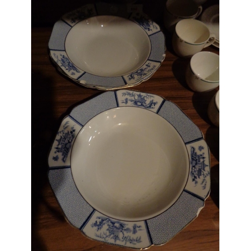 890 - AN ASSORTMENT OF CHINA TO INCLUDE ROYAL STAFFORD, ALLERTONS 'PAVILLION' SOUP BOWLS (A/F) ETC