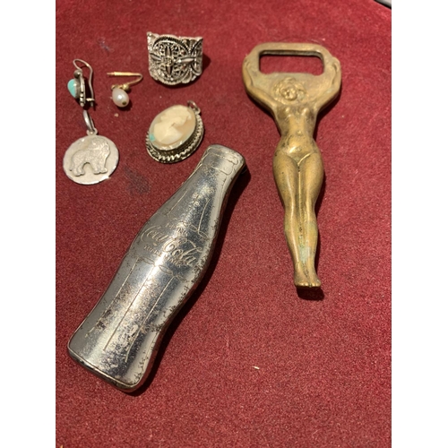 562 - VARIOUS ITEMS TO INCLUDE A BRASS WOMAN BOTTLE OPENER, A METAL COCA COLA, CAMEO ETC