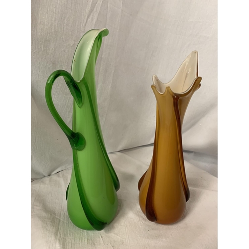 61 - TWO RETRO MURANO STYLE ITEMS TO INCLUDE A GREEN JUG (H: 39CM)  AND AMBER VASE (H: 36CM)